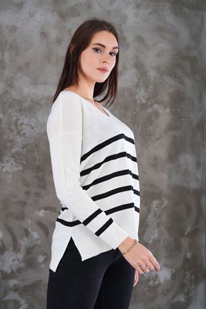 Kadın V Yaka Cizgili yanı yırtmaclı önu kısa arkası uzun triko Kazak -Beyaz