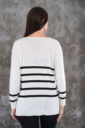 Kadın V Yaka Cizgili yanı yırtmaclı önu kısa arkası uzun triko Kazak -Beyaz