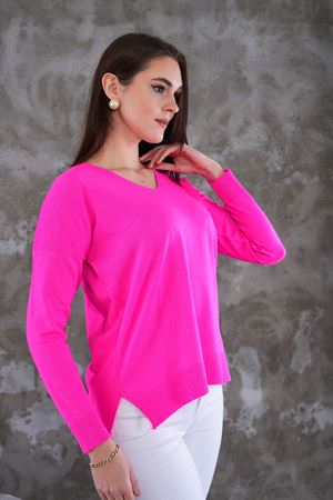 Kadın V Yaka  yanı yırtmaclı önu kısa arkası uzun triko Kazak - Fuşya